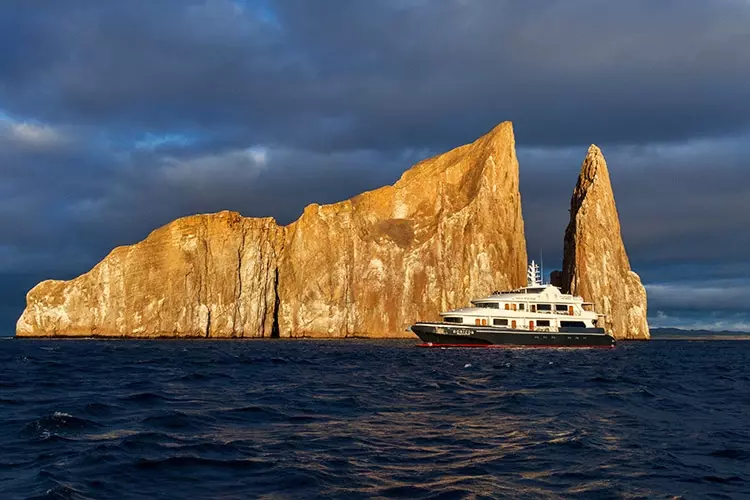 Galapagos Horizon by Lyman Morse – Private Motor Yacht Charter in Galapagos – Special Offer at Boatcrowd