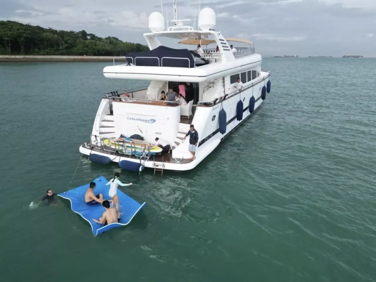 Leviathan 8 by Horizon - Private Motor Yacht Charter in Singapore – Special Offer at Boatcrowd